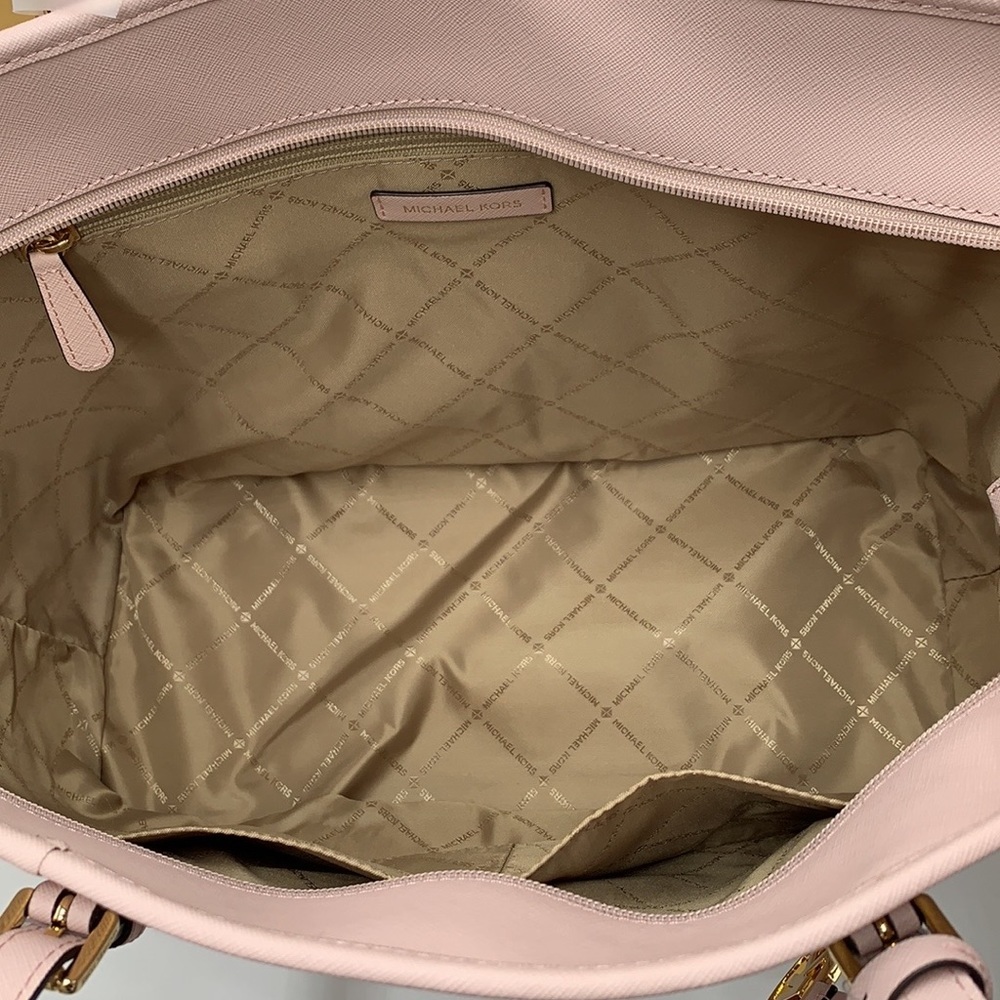 MICHAEL KORS
Jet Set Travel Large Top Zip Shoulder Tote Saffiano Leather

NWT - Picture 5 of 16